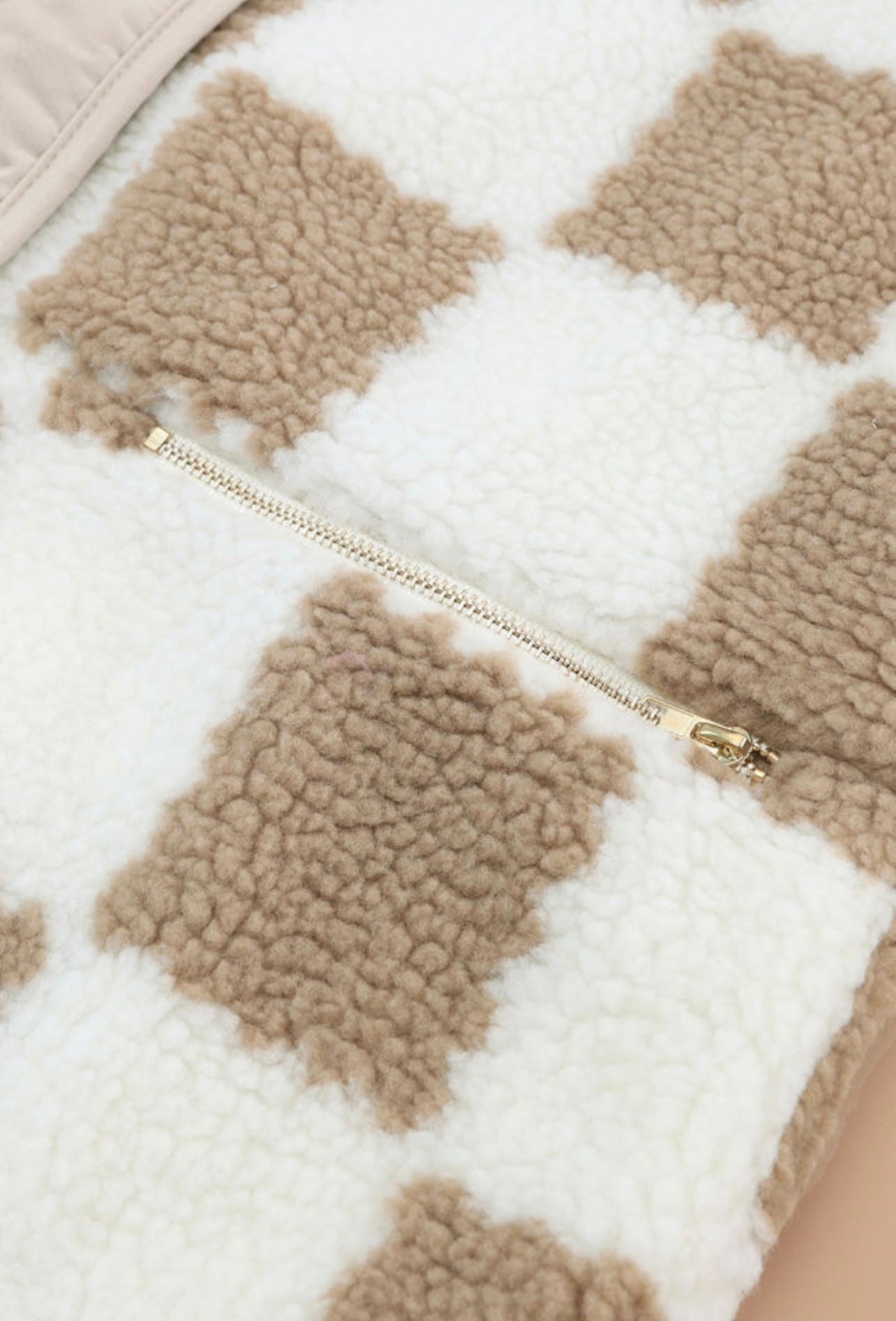 Neutral Cozy Checkered Sherpa